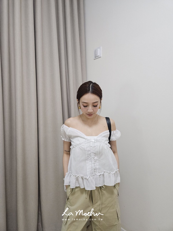 條紋美背排扣蕾絲上衣